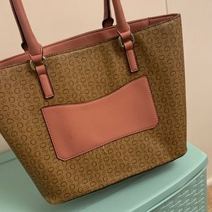 Guess pocket book very lightweight easy to carry for someone who loves big stuff